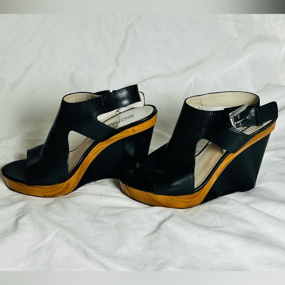 Michael Kors Women’s Josephine Black Leather Wood Wedge Sandals Sz - 9M - Picture 2 of 7